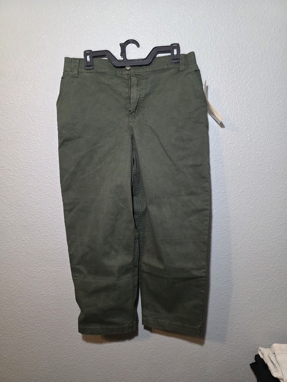 Amazon Essentials Men's Olive Green Chino Pants